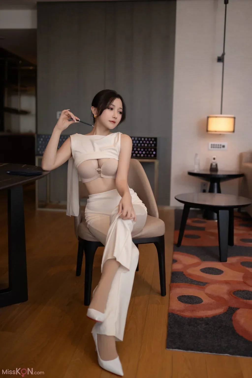 [内购无水印] 鱼子酱Fish 职场女人 120P 第8张（鱼子酱Fish）