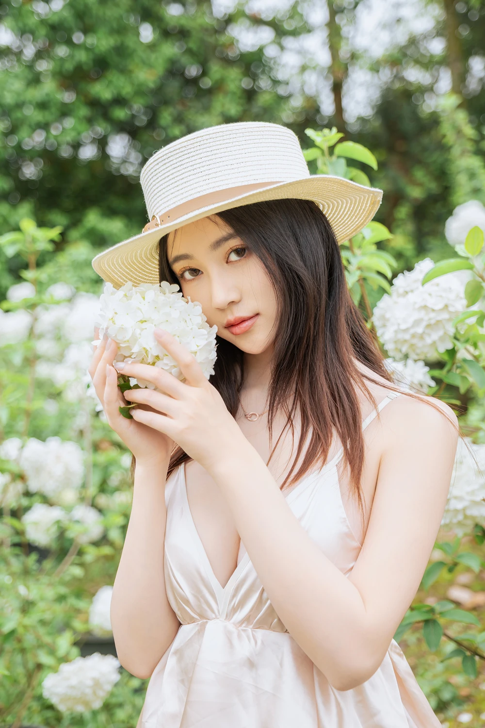 [年年Nnian] Cosplay 年年Nnian – 木绣球 & 夏日小院 90P - 第 4 张写真
