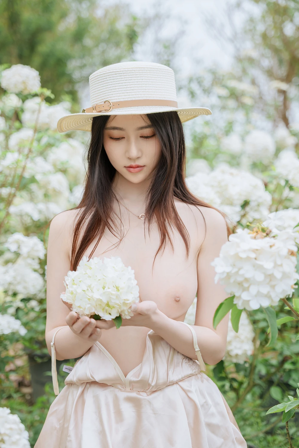 [年年Nnian] Cosplay 年年Nnian – 木绣球 & 夏日小院 90P - 第 17 张写真