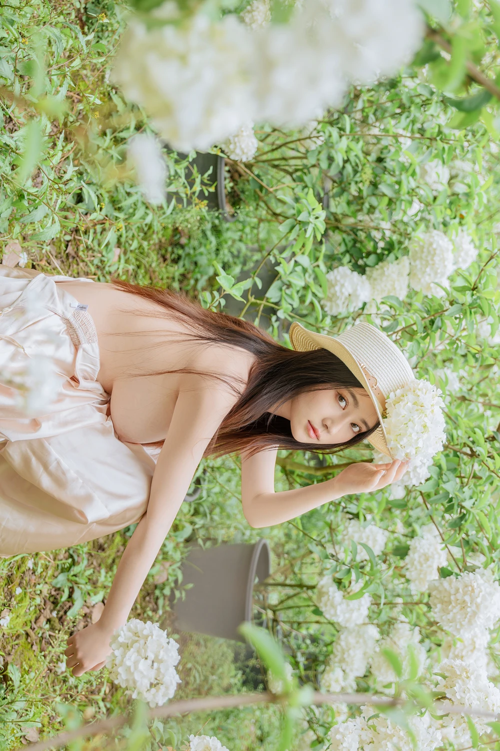 [年年Nnian] Cosplay 年年Nnian – 木绣球 & 夏日小院 90P - 第 35 张写真