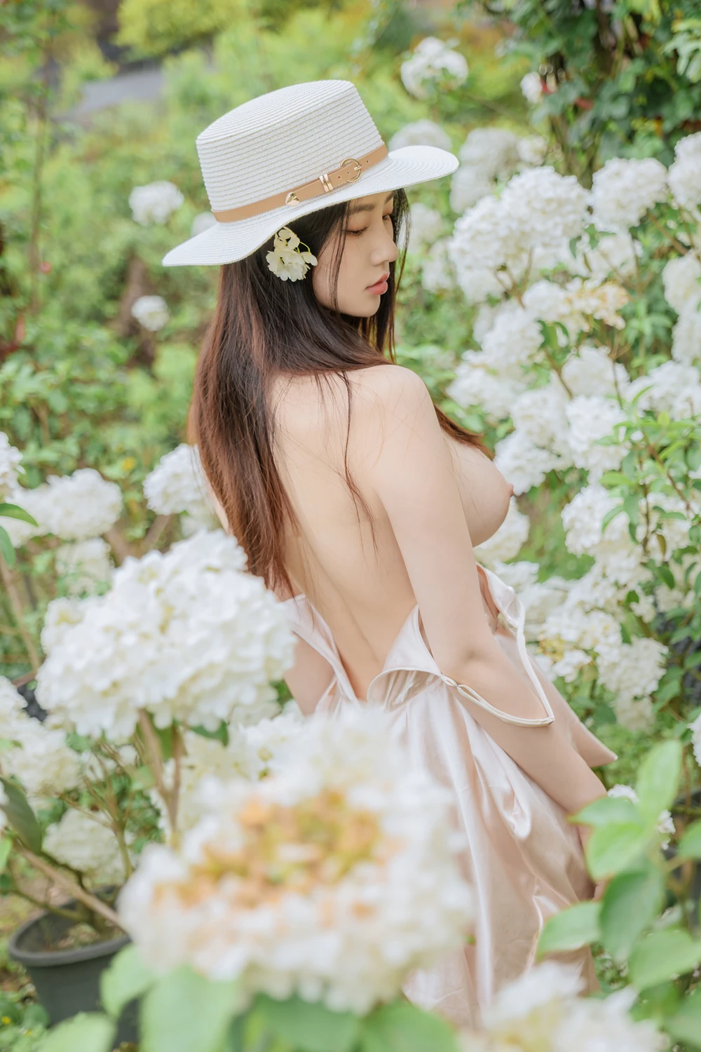 [年年Nnian] Cosplay 年年Nnian – 木绣球 & 夏日小院 90P - 第 38 张写真