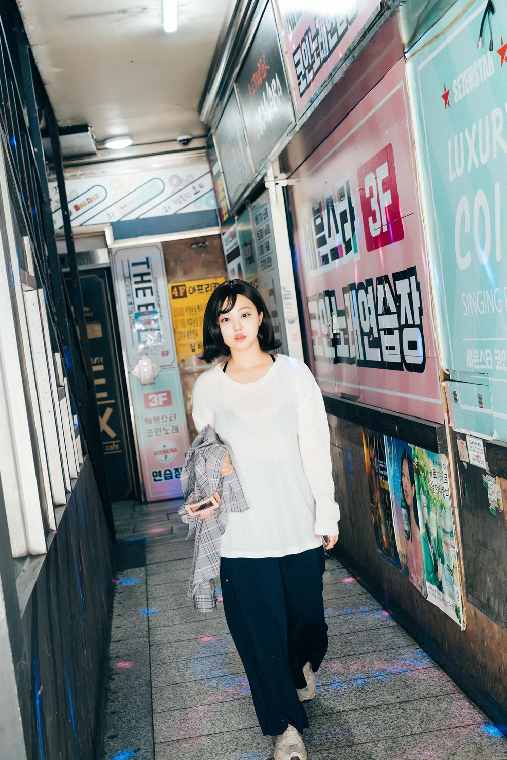 [PhotoBook] EunWoo 은우 – Haivia Photobook 「Video Room」 150P - 第 1 张写真
