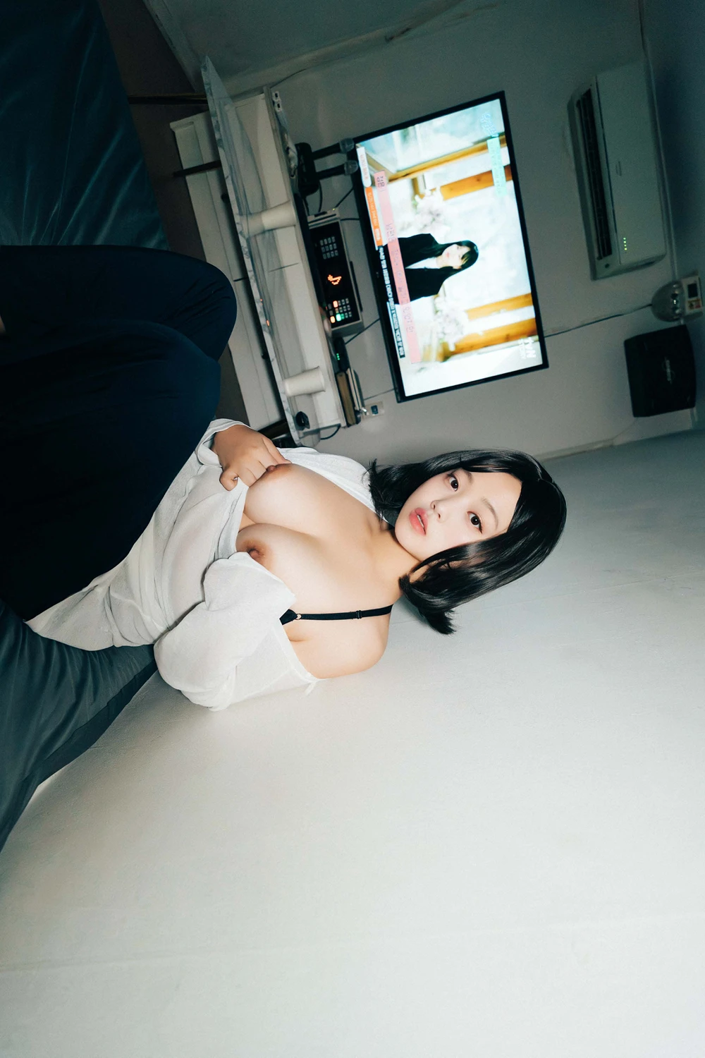 [PhotoBook] EunWoo 은우 – Haivia Photobook 「Video Room」 150P - 第 15 张写真