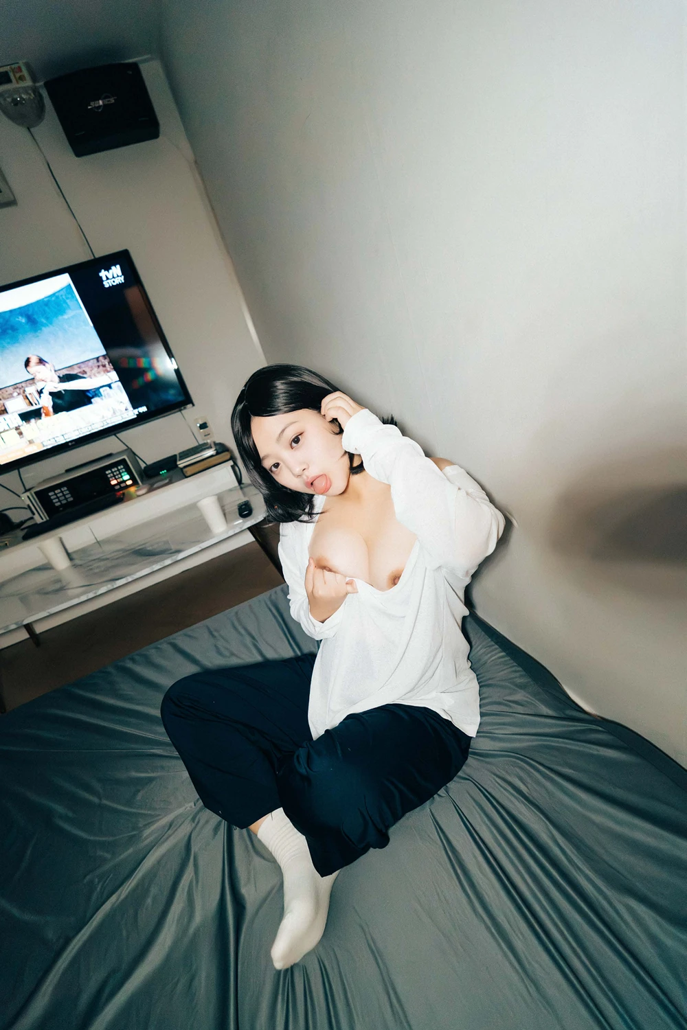 [PhotoBook] EunWoo 은우 – Haivia Photobook 「Video Room」 150P - 第 19 张写真