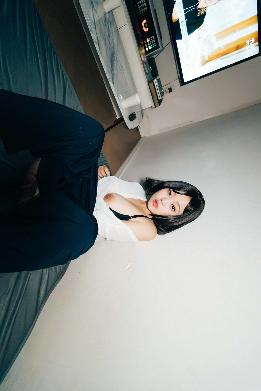 [PhotoBook] EunWoo 은우 – Haivia Photobook 「Video Room」 150P - 第 33 张写真