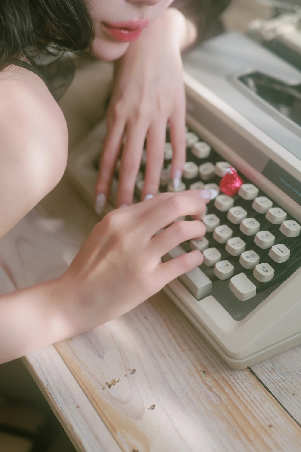 [Digital Photobook] WinterD 겨우디 – Photobook 「Secret Dessert」 64P - 第 1 张写真