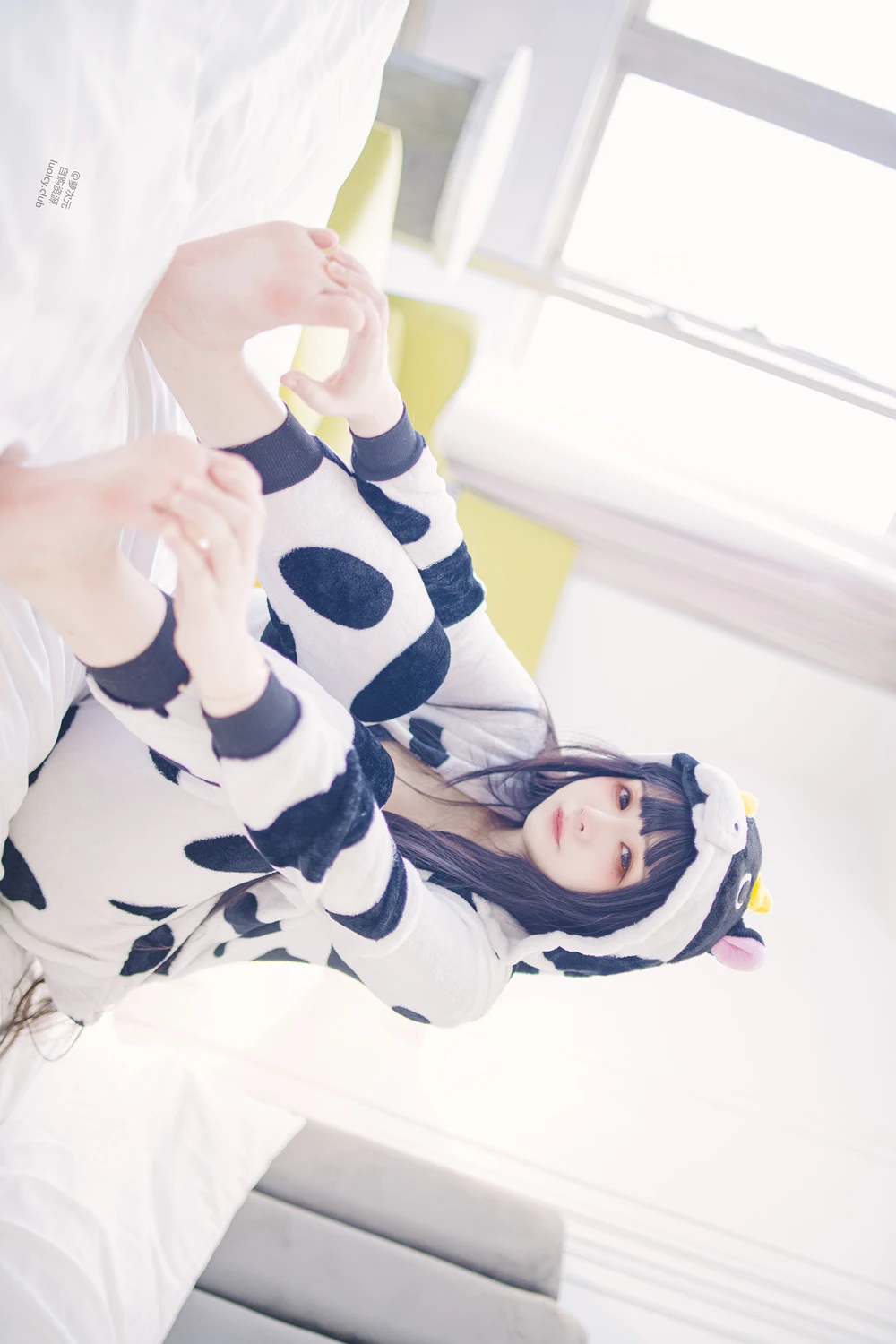 [落落Raku] Cosplay 落落Raku – 奶牛Milky & 白衣小猫Kitten 100P - 第 1 张写真