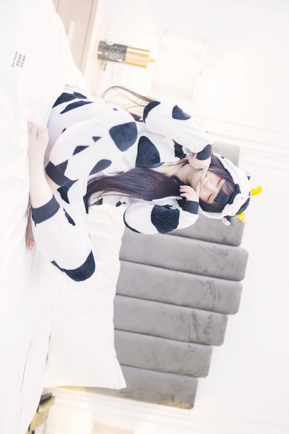[落落Raku] Cosplay 落落Raku – 奶牛Milky & 白衣小猫Kitten 100P - 第 5 张写真