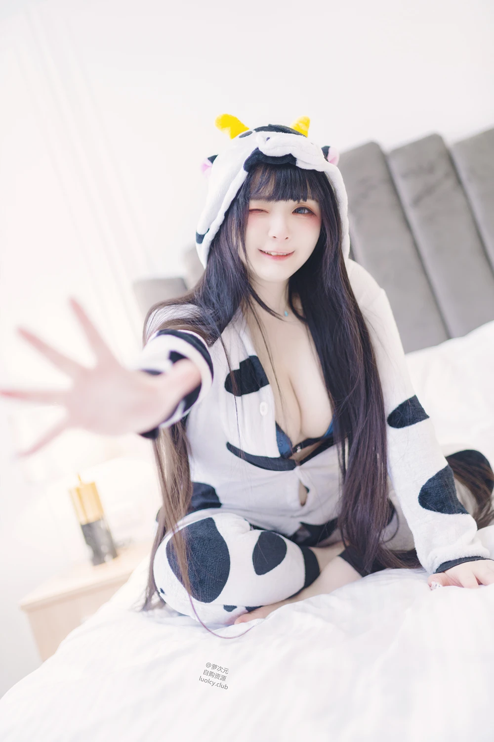 [落落Raku] Cosplay 落落Raku – 奶牛Milky & 白衣小猫Kitten 100P - 第 7 张写真