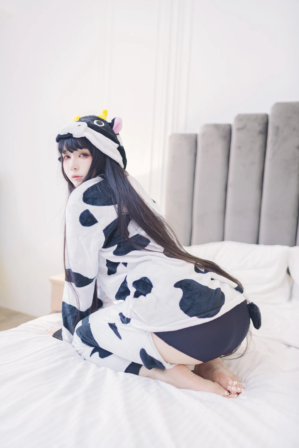 [落落Raku] Cosplay 落落Raku – 奶牛Milky & 白衣小猫Kitten 100P - 第 12 张写真