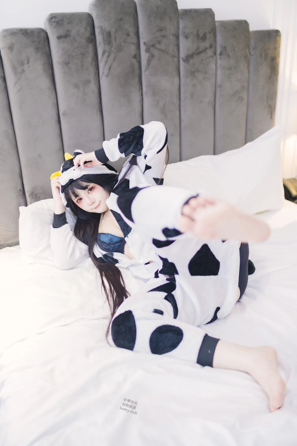 [落落Raku] Cosplay 落落Raku – 奶牛Milky & 白衣小猫Kitten 100P - 第 14 张写真