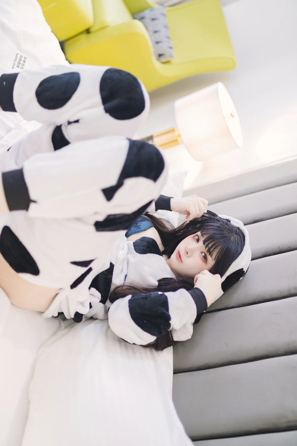 [落落Raku] Cosplay 落落Raku – 奶牛Milky & 白衣小猫Kitten 100P - 第 18 张写真