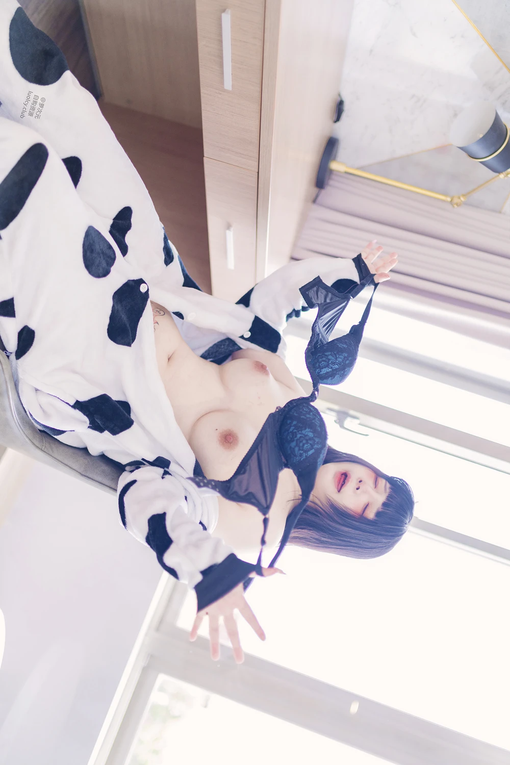 [落落Raku] Cosplay 落落Raku – 奶牛Milky & 白衣小猫Kitten 100P - 第 22 张写真