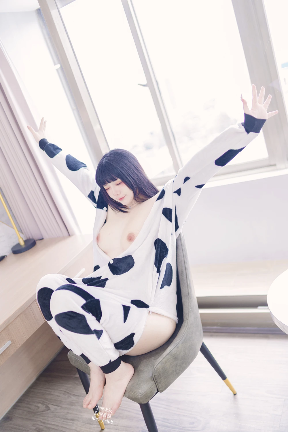 [落落Raku] Cosplay 落落Raku – 奶牛Milky & 白衣小猫Kitten 100P - 第 25 张写真