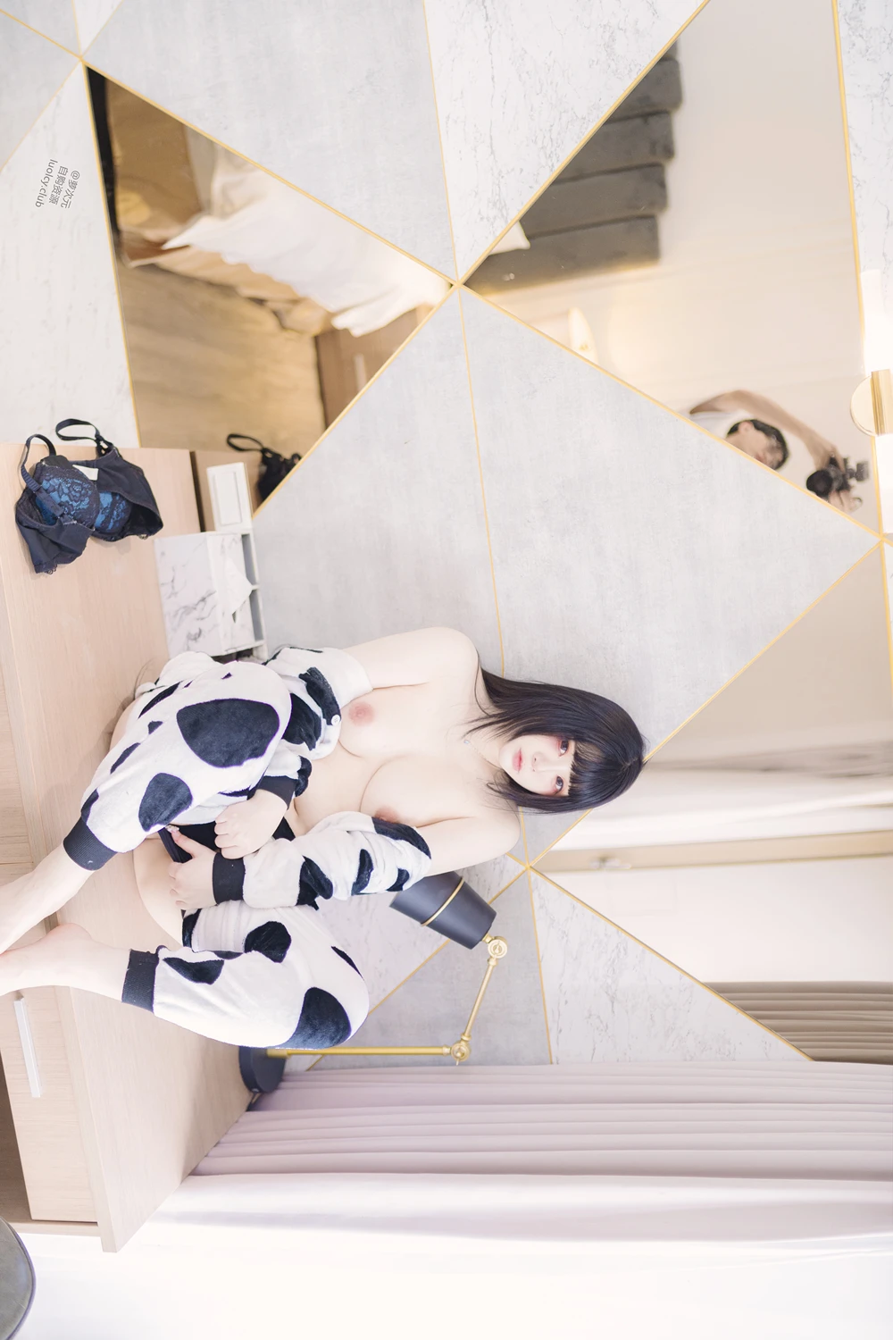[落落Raku] Cosplay 落落Raku – 奶牛Milky & 白衣小猫Kitten 100P - 第 27 张写真