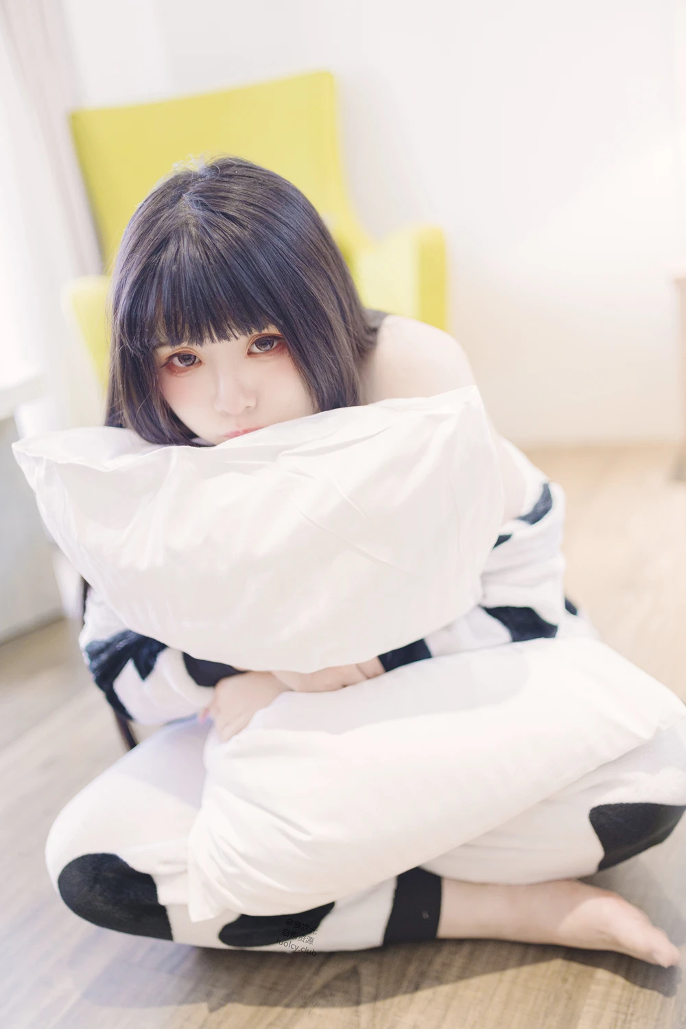[落落Raku] Cosplay 落落Raku – 奶牛Milky & 白衣小猫Kitten 100P - 第 36 张写真