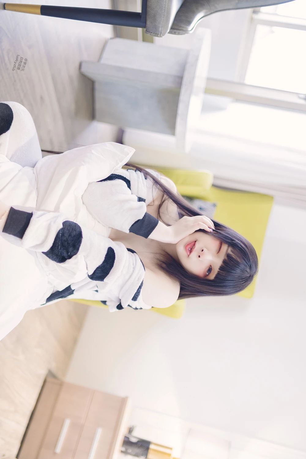 [落落Raku] Cosplay 落落Raku – 奶牛Milky & 白衣小猫Kitten 100P - 第 37 张写真