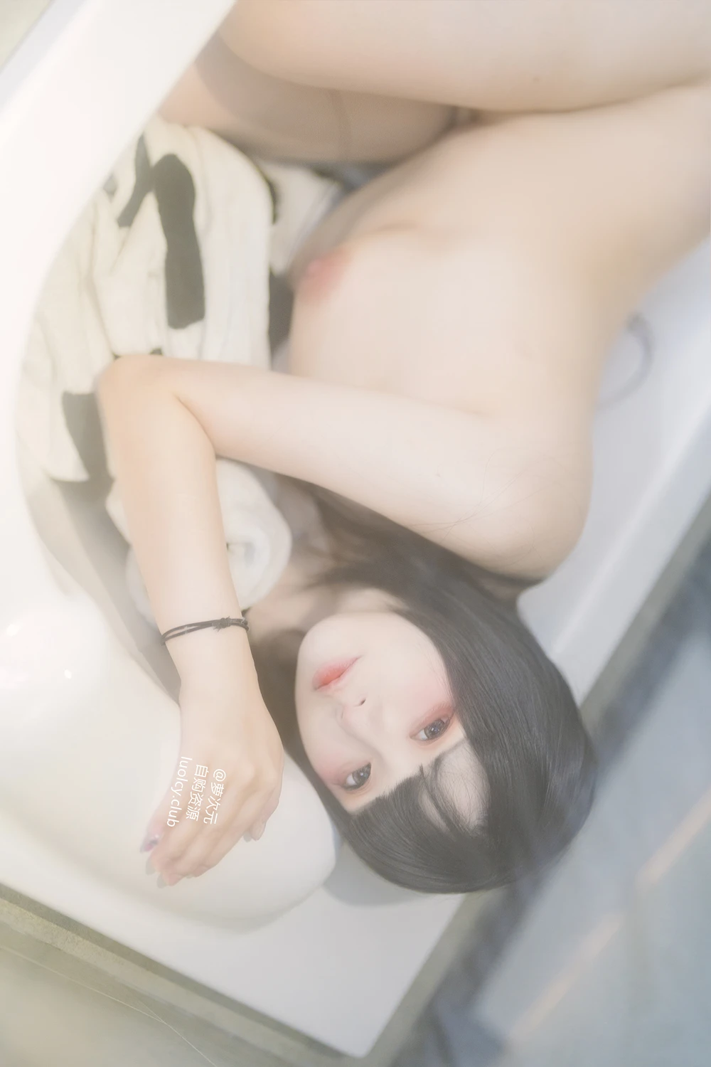 [落落Raku] Cosplay 落落Raku – 奶牛Milky & 白衣小猫Kitten 100P - 第 49 张写真
