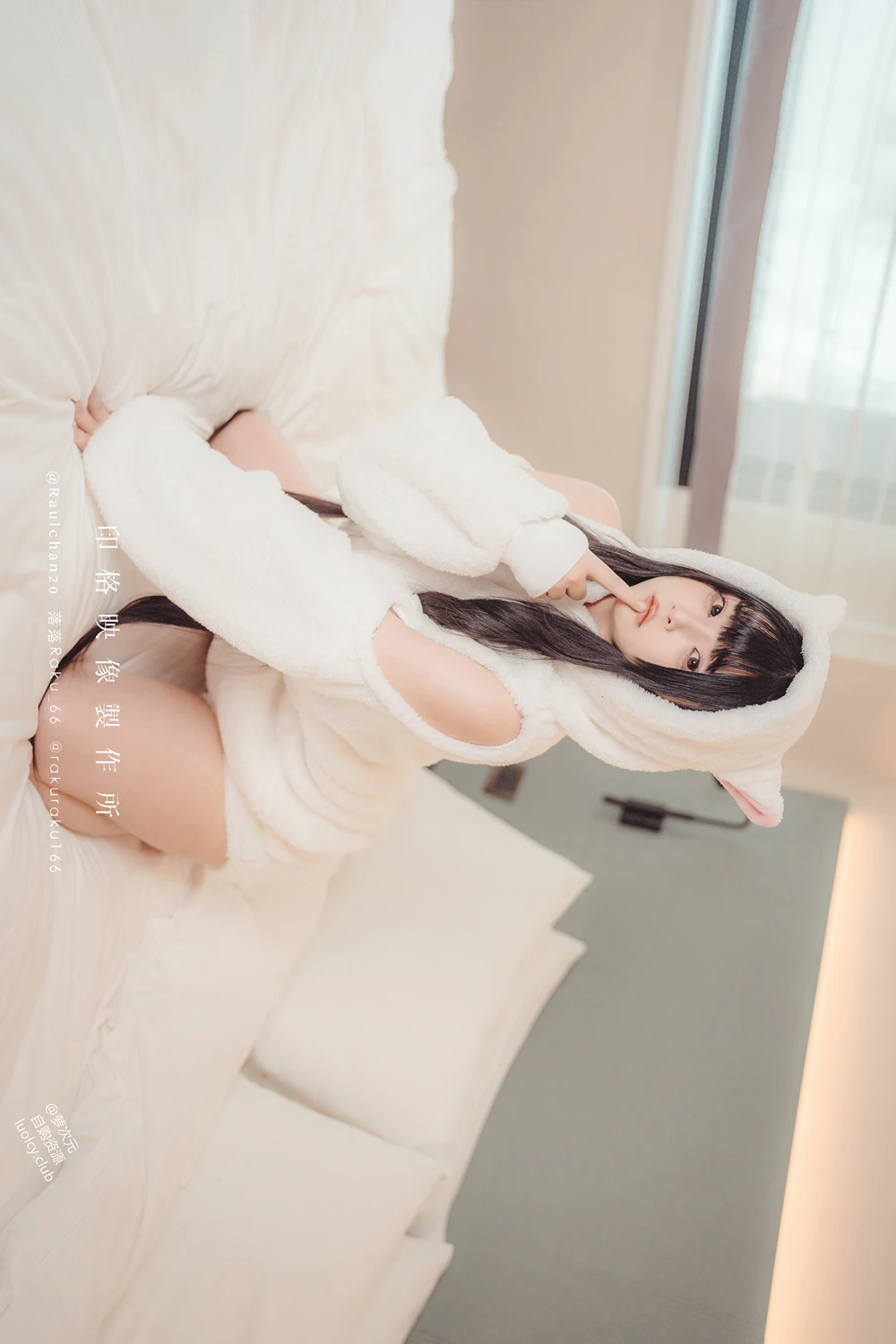 [落落Raku] Cosplay 落落Raku – 奶牛Milky & 白衣小猫Kitten 100P - 第 57 张写真