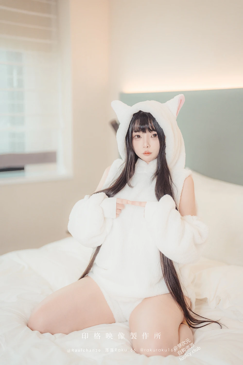[落落Raku] Cosplay 落落Raku – 奶牛Milky & 白衣小猫Kitten 100P - 第 70 张写真
