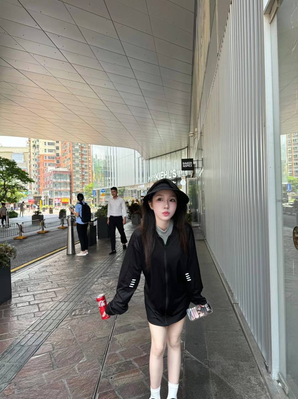 [DJAWA] 超高颜值网红御姐，终究是抵不过金钱的诱惑 ， 酒店内露脸口交被金主玩弄白虎小穴G点高潮不断 3P - 第 1 张写真
