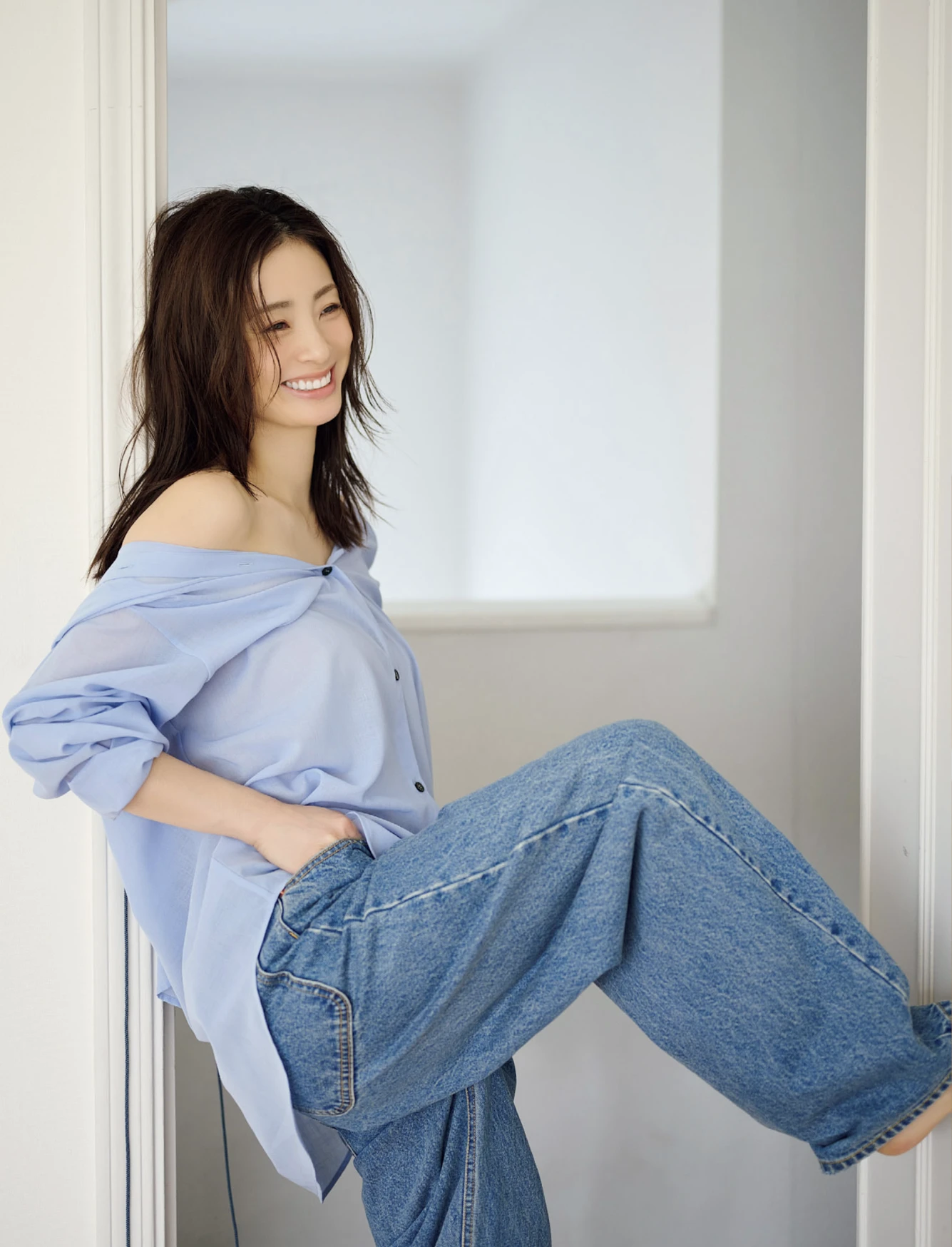 [Asuka Kishi 岸明日香] FLASH 2026.05.19 (フラッシュ 2026年5月19日号) 102P - 第 4 张写真